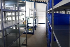 Regal-oben-zweite-Treppe
