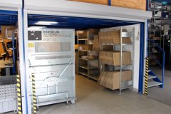 DHL Wagen in Gewerbeeinheit