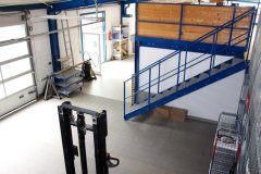 Meta Regal Treppe in Gewerbeeinheit